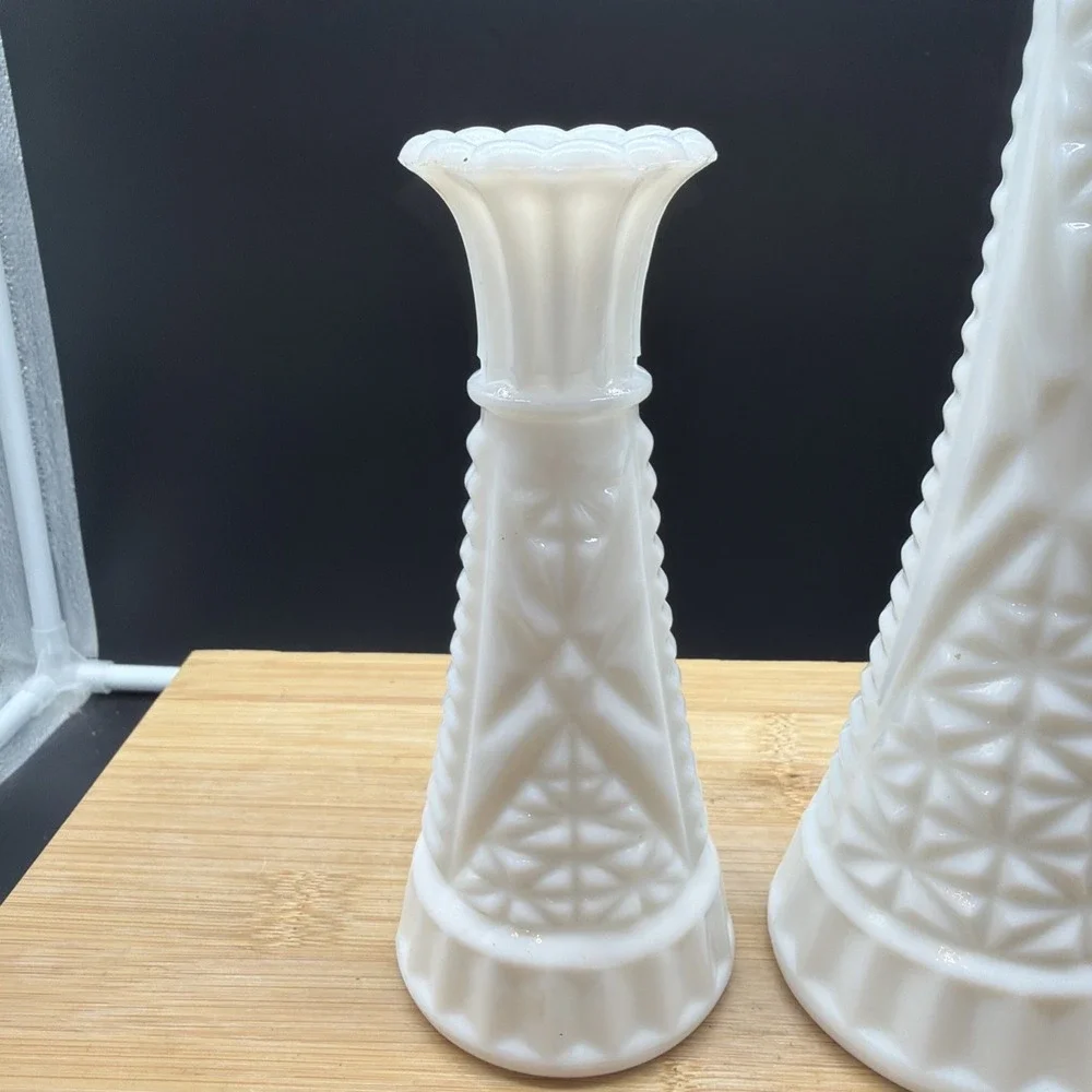 VTG Set Of 2 Anchor Hocking Milk Glass Bud Vase Stars and Bars 9